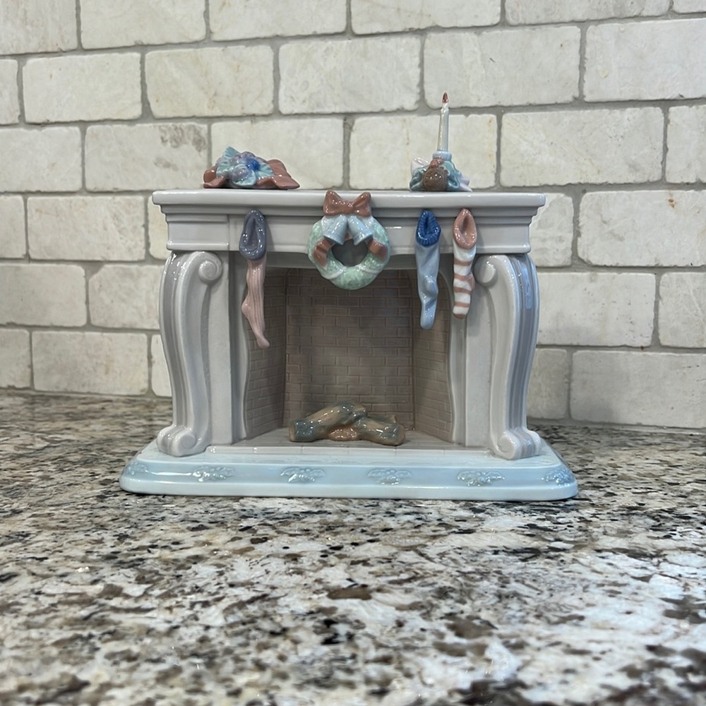 LLADRO Up the Chimney He Rose
